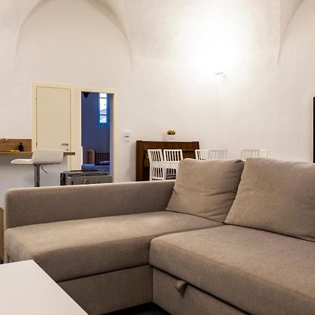 Archivolto Del Teatro Hotel Albenga Bagian luar foto