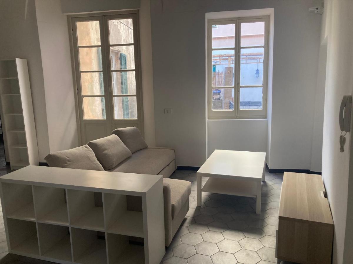 Archivolto Del Teatro Hotel Albenga Bagian luar foto