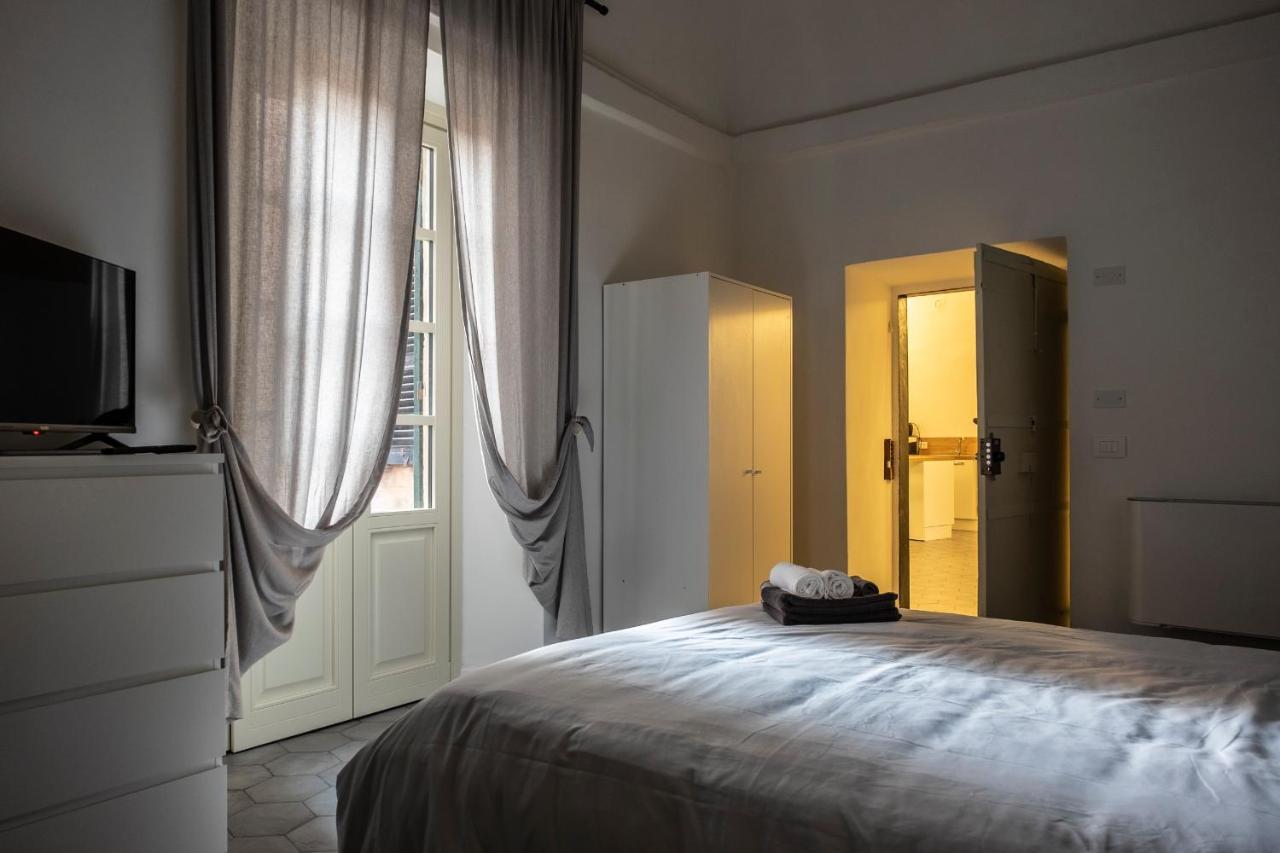 Archivolto Del Teatro Hotel Albenga Bagian luar foto