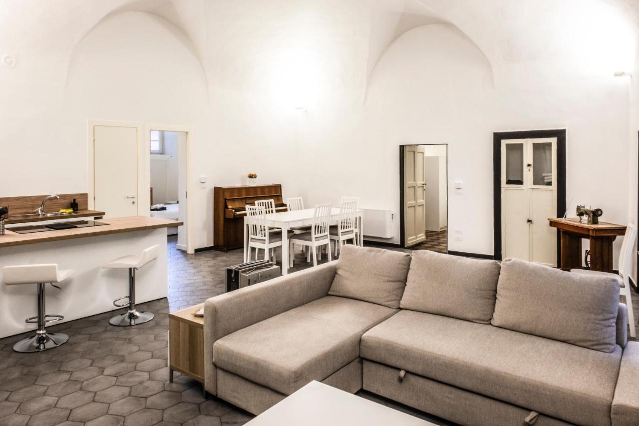 Archivolto Del Teatro Hotel Albenga Bagian luar foto