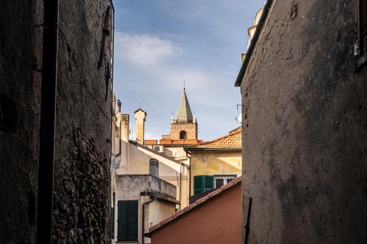 Archivolto Del Teatro Hotel Albenga Bagian luar foto