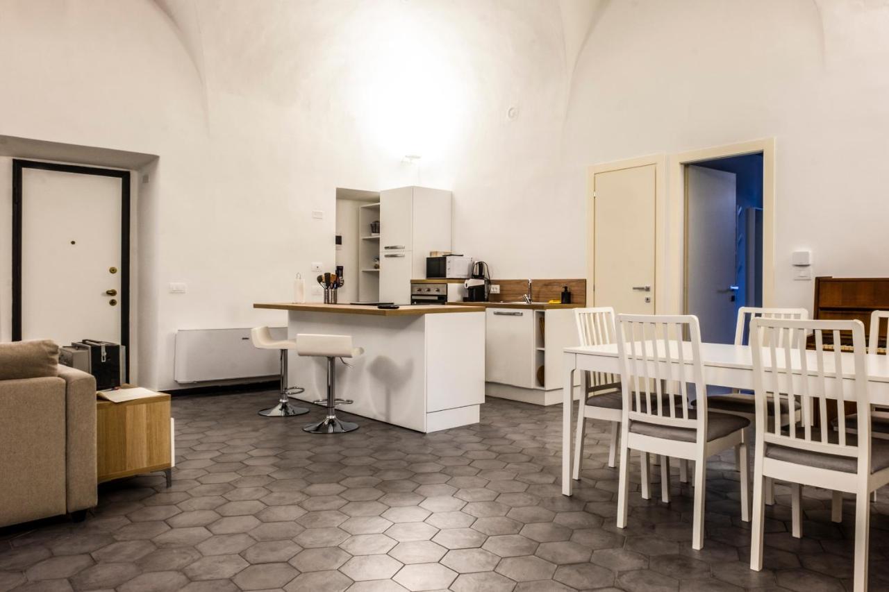 Archivolto Del Teatro Hotel Albenga Bagian luar foto