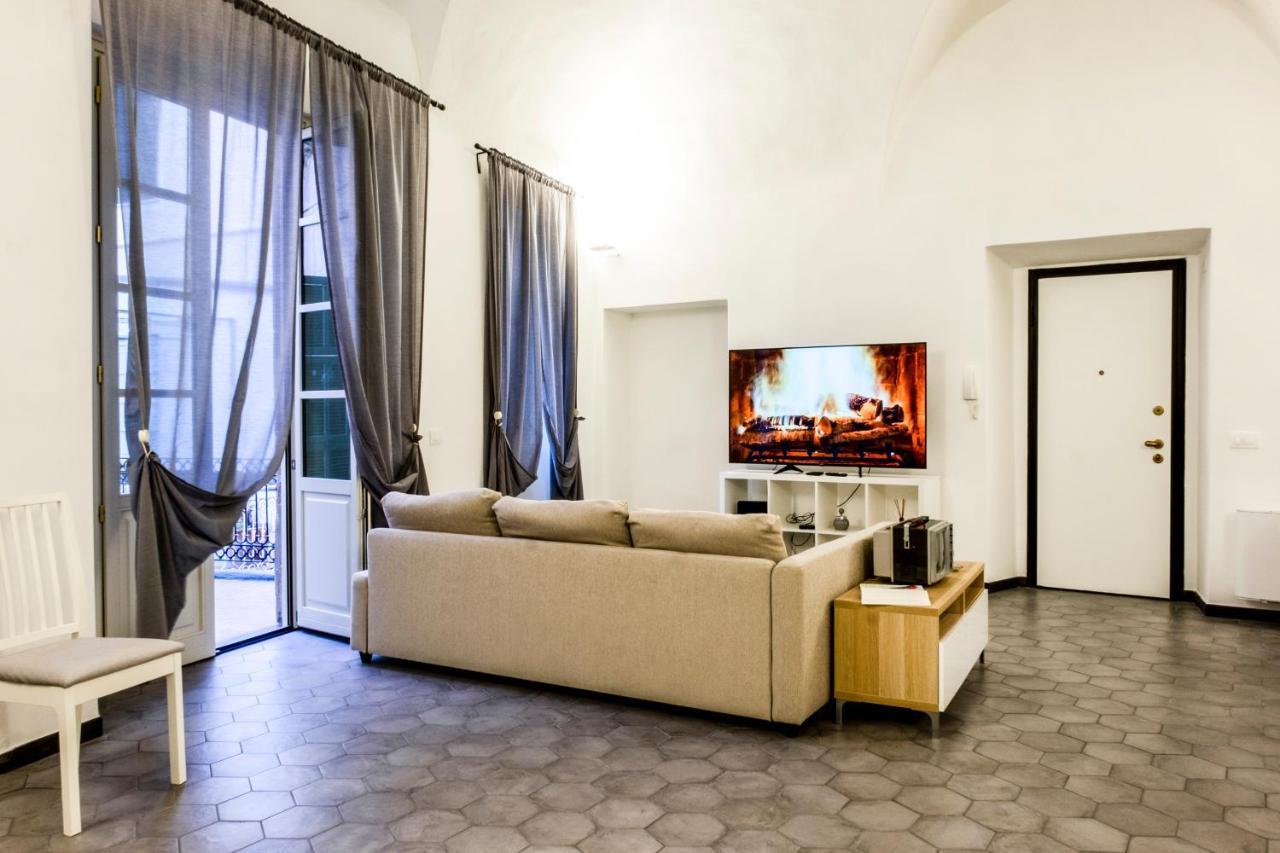 Archivolto Del Teatro Hotel Albenga Bagian luar foto