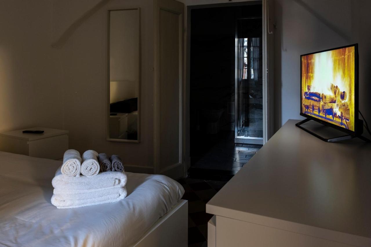 Archivolto Del Teatro Hotel Albenga Bagian luar foto