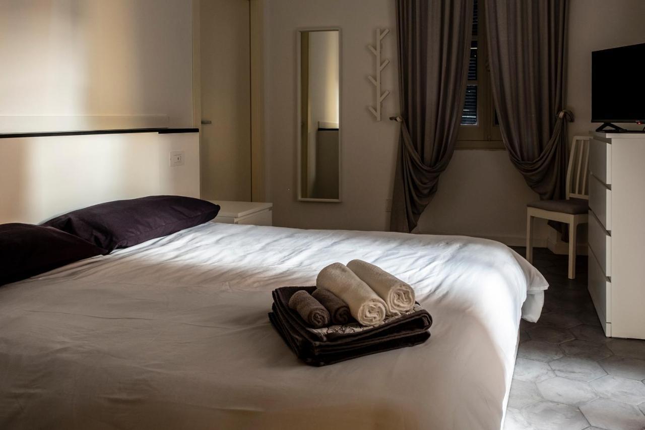 Archivolto Del Teatro Hotel Albenga Bagian luar foto