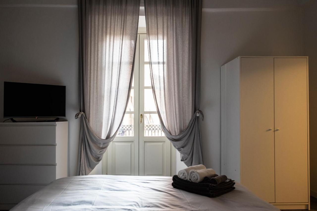 Archivolto Del Teatro Hotel Albenga Bagian luar foto