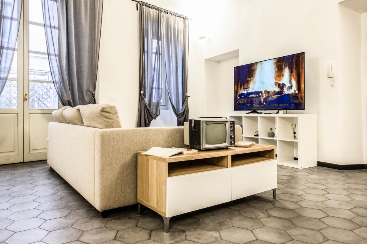 Archivolto Del Teatro Hotel Albenga Bagian luar foto