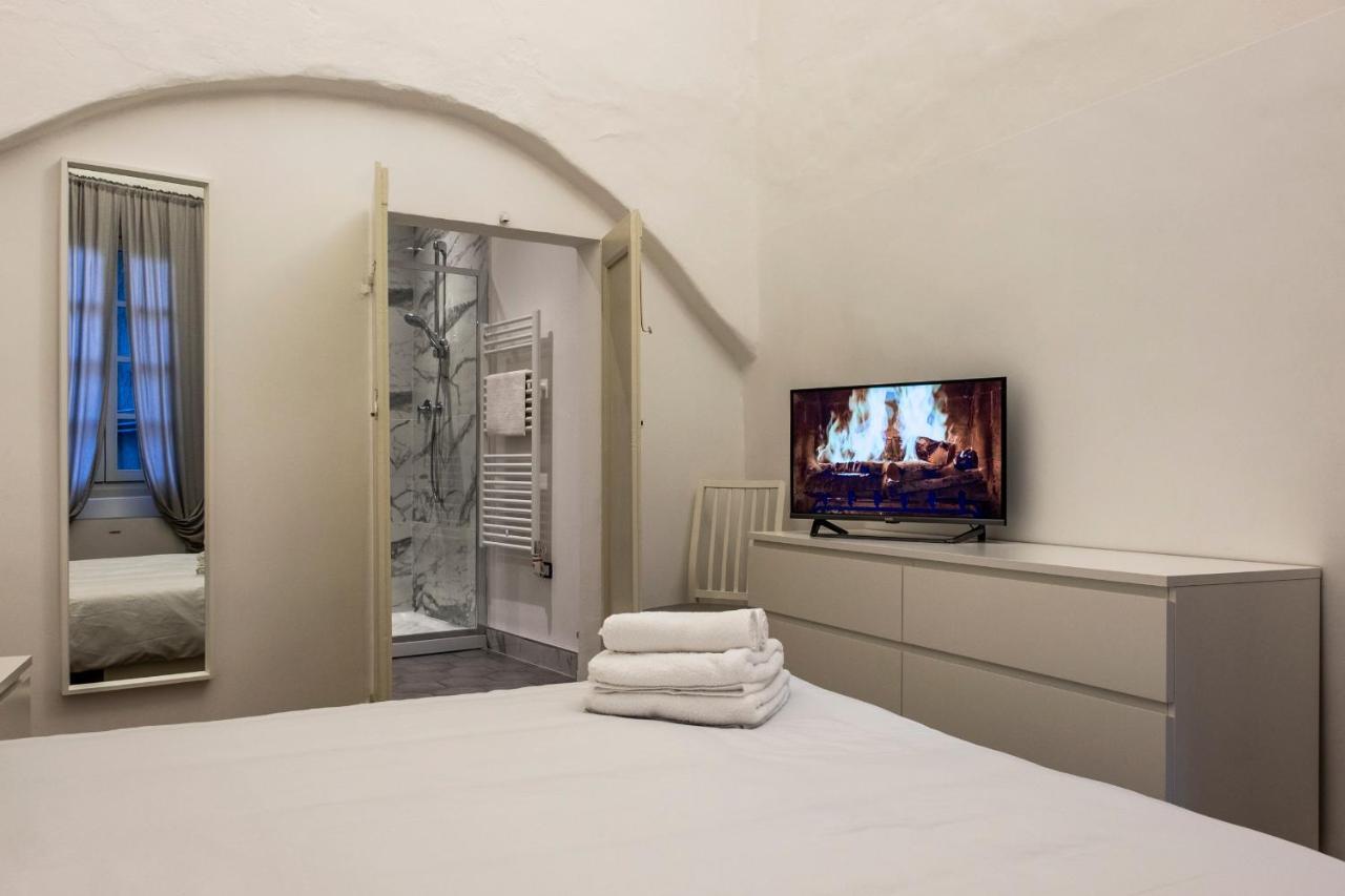 Archivolto Del Teatro Hotel Albenga Bagian luar foto