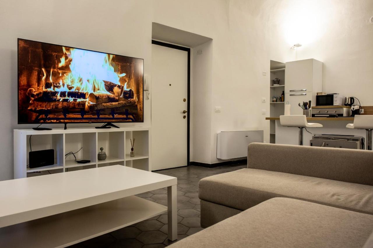 Archivolto Del Teatro Hotel Albenga Bagian luar foto