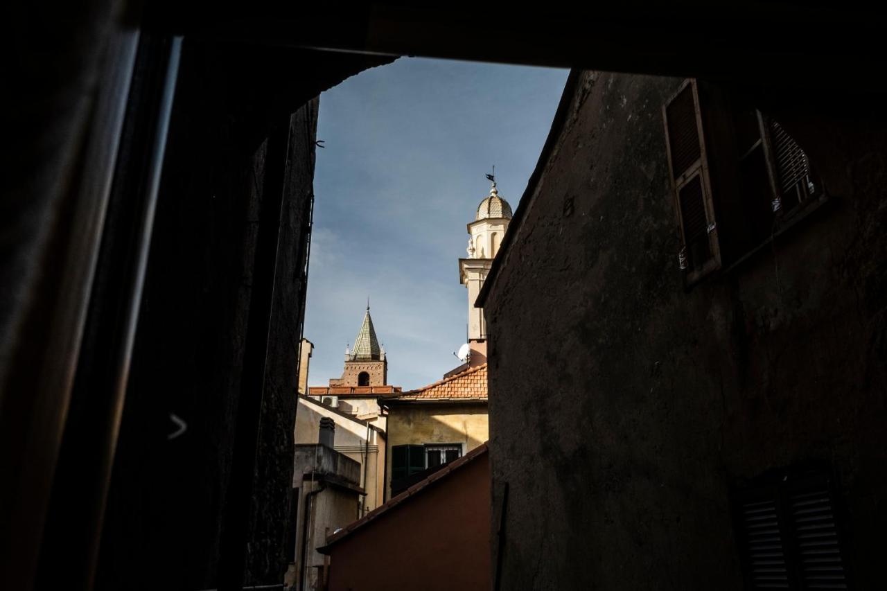 Archivolto Del Teatro Hotel Albenga Bagian luar foto