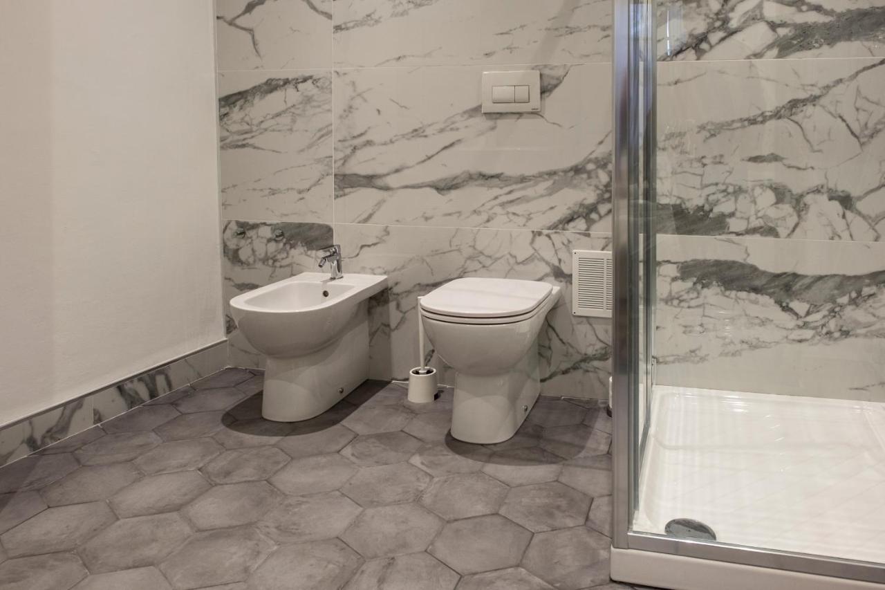 Archivolto Del Teatro Hotel Albenga Bagian luar foto