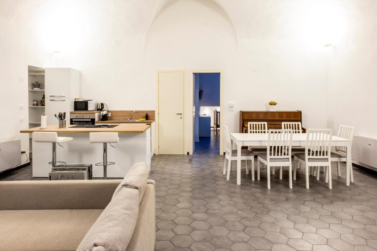 Archivolto Del Teatro Hotel Albenga Bagian luar foto