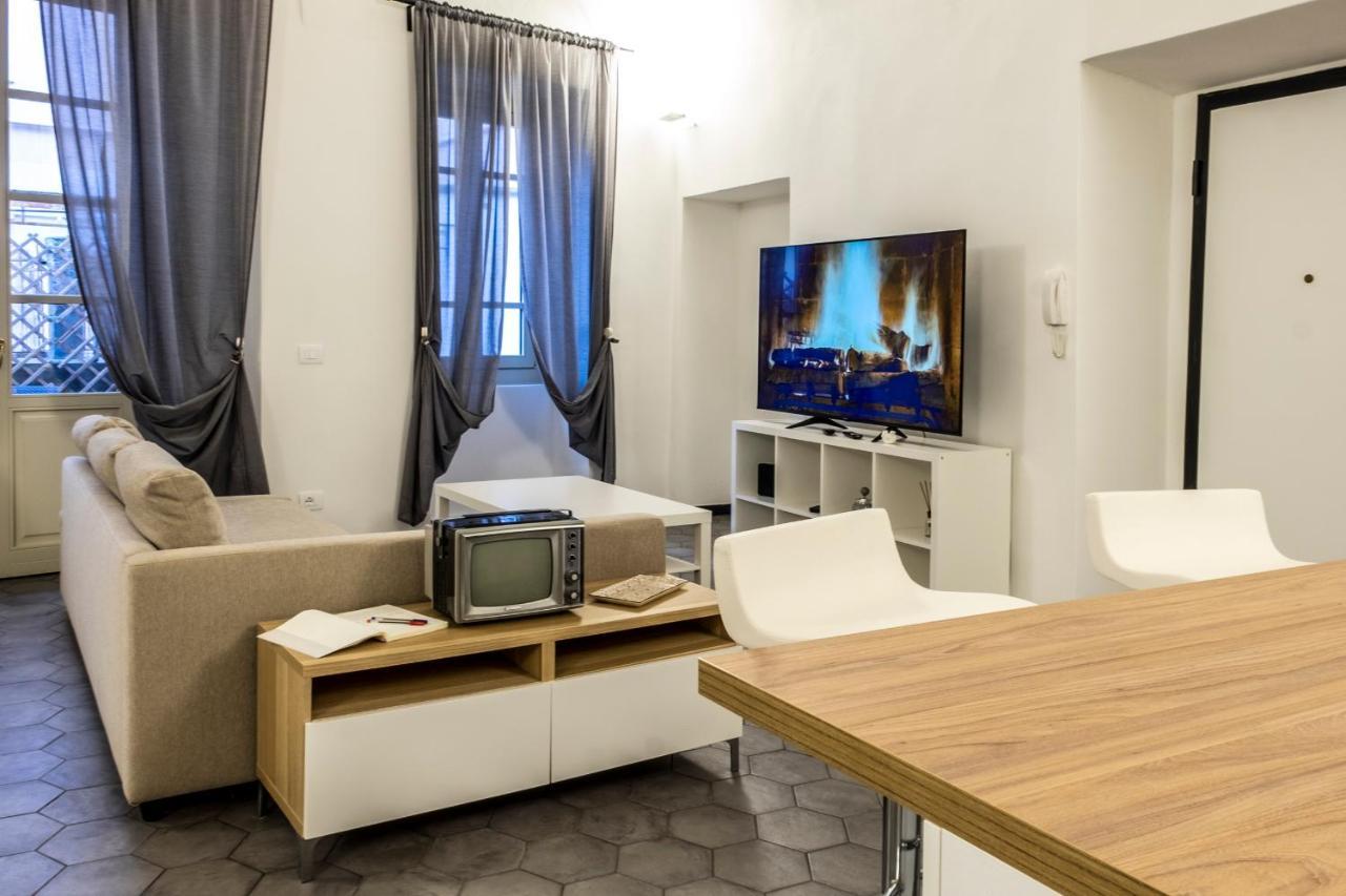 Archivolto Del Teatro Hotel Albenga Bagian luar foto