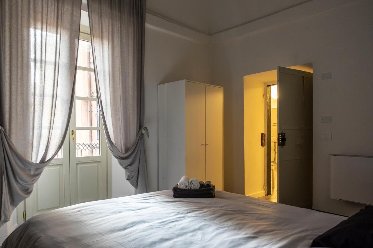 Archivolto Del Teatro Hotel Albenga Bagian luar foto