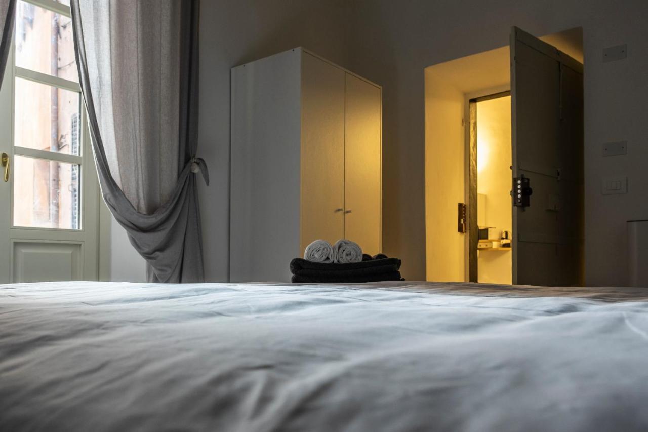 Archivolto Del Teatro Hotel Albenga Bagian luar foto