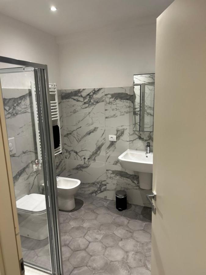 Archivolto Del Teatro Hotel Albenga Bagian luar foto